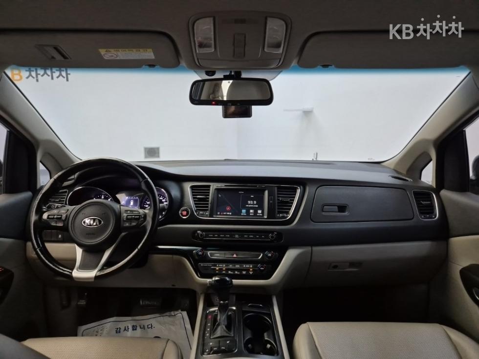 Kia Carnival — miniaturë 7