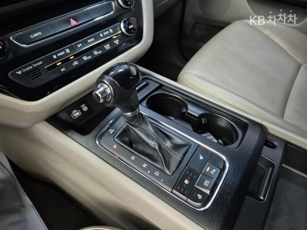 Kia Carnival — miniaturë 8