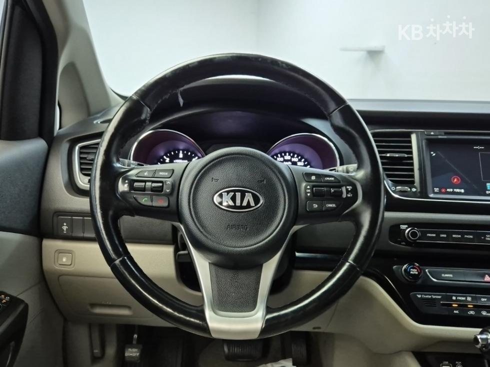 Kia Carnival — miniaturë 9