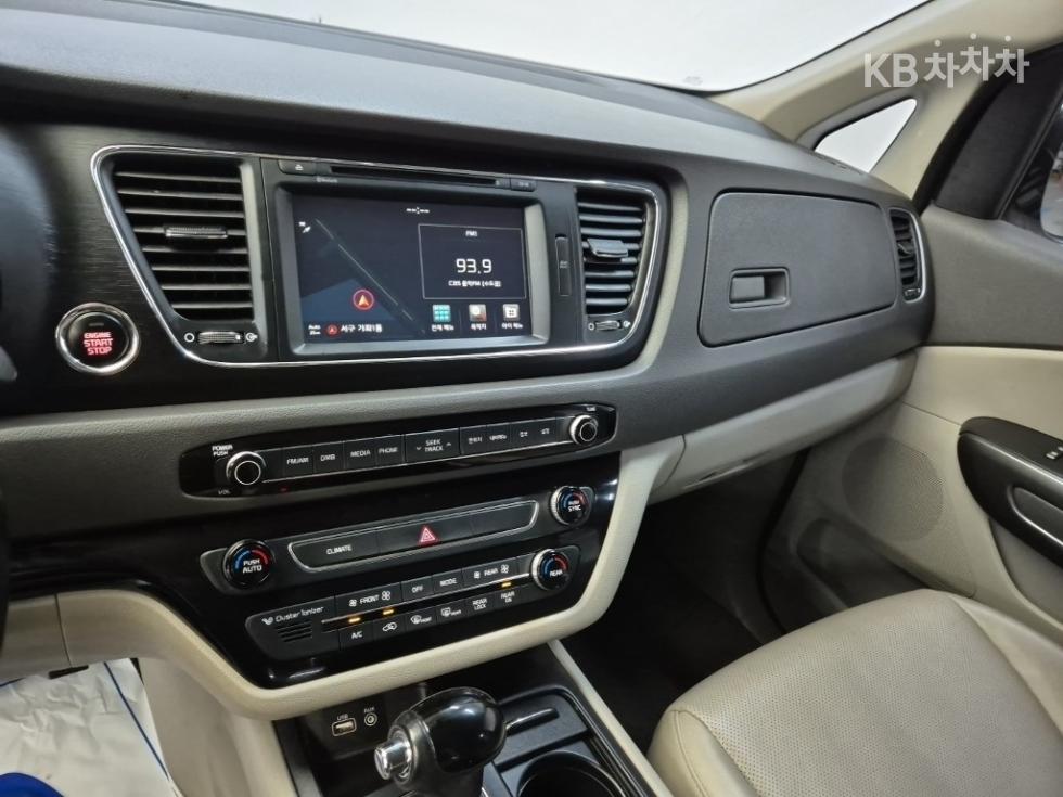 Kia Carnival — miniaturë 10