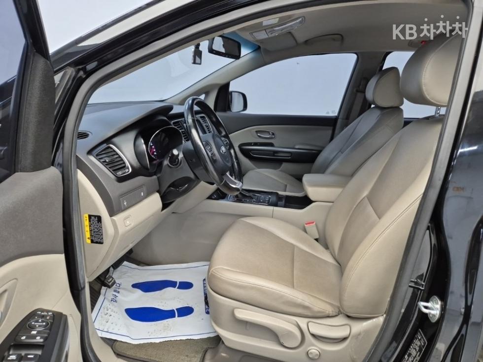 Kia Carnival — miniaturë 11