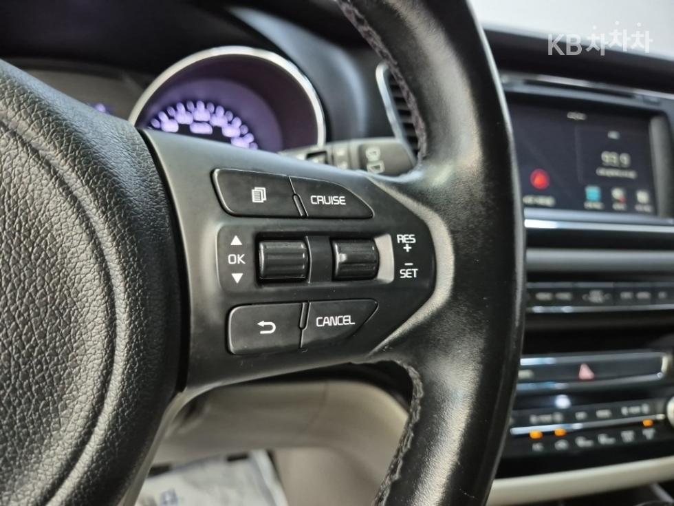 Kia Carnival — miniaturë 15