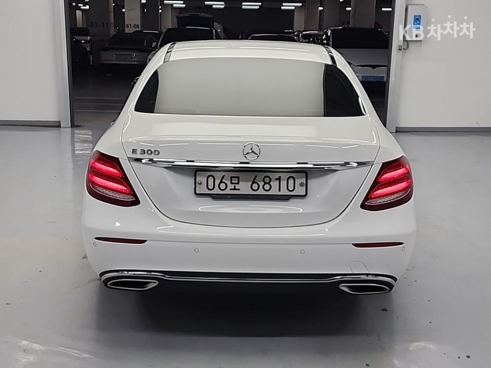Mercedes-Benz E-klasse — miniaturë 3