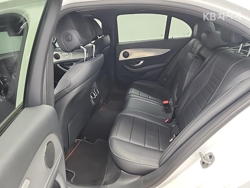 Mercedes-Benz E-klasse — miniaturë 12