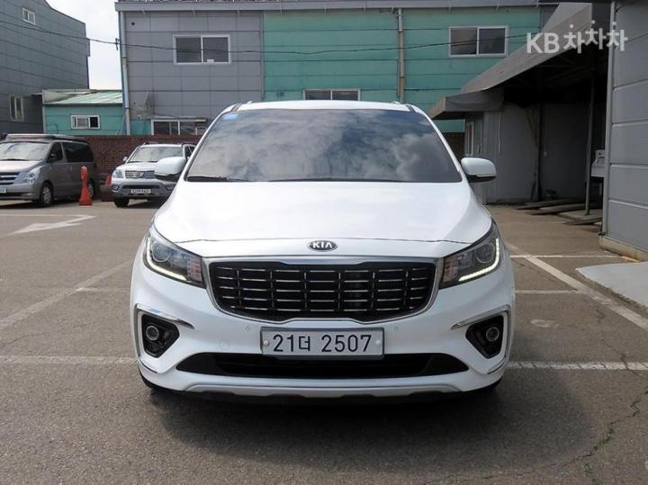 Kia Carnival 9인승 2.2 디젤 — foto 1
