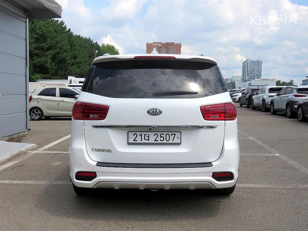 Kia Carnival — miniaturë 3