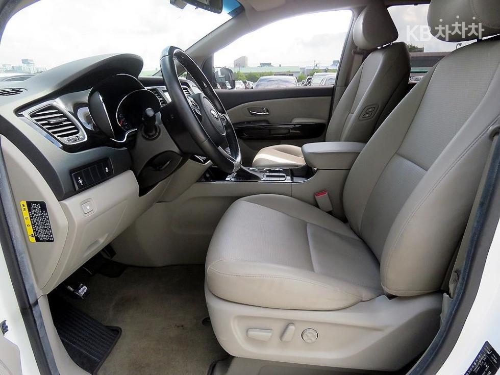 Kia Carnival — miniaturë 6