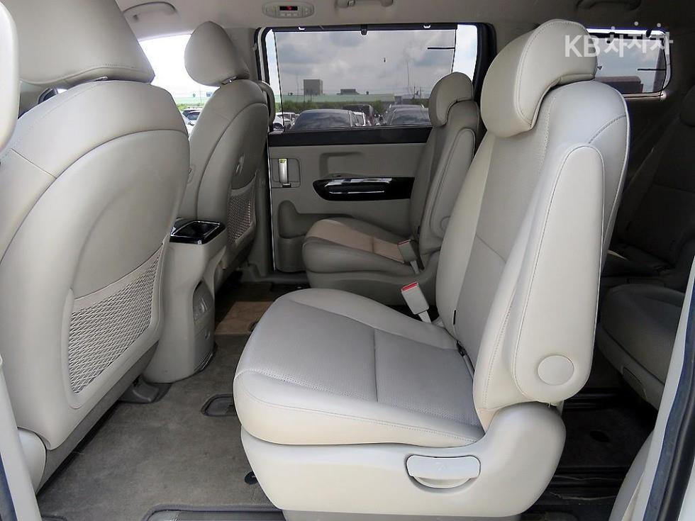 Kia Carnival — miniaturë 7