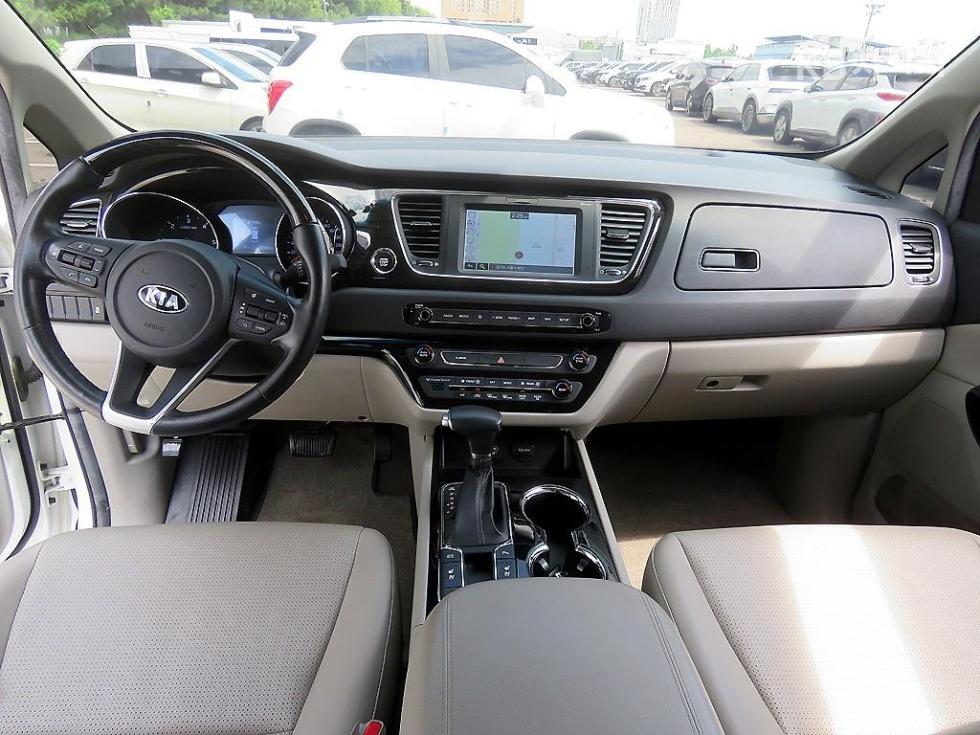 Kia Carnival — miniaturë 8