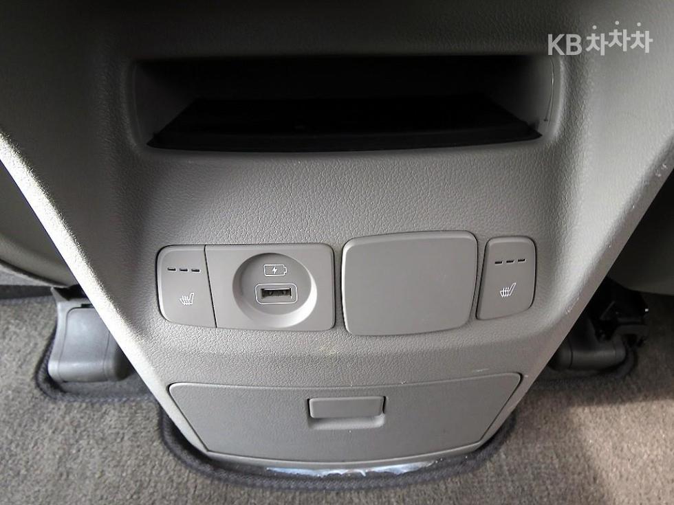 Kia Carnival — miniaturë 9