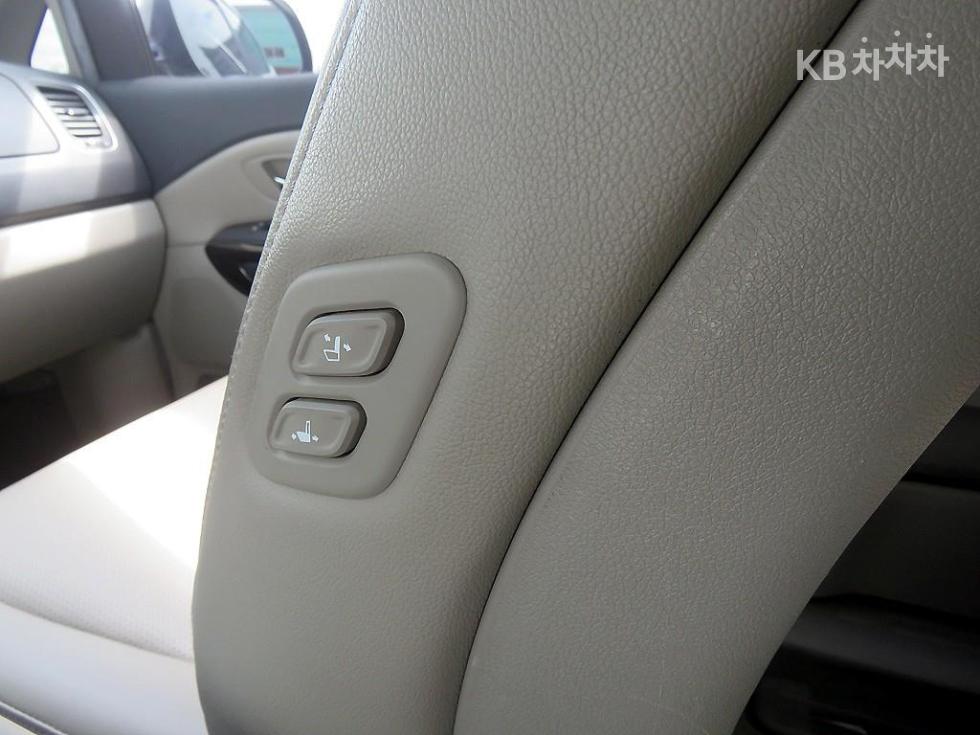 Kia Carnival — miniaturë 10