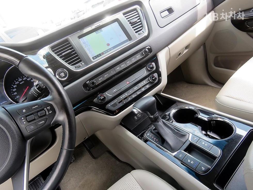 Kia Carnival — miniaturë 12
