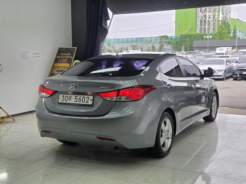 Hyundai Avante — miniaturë 2
