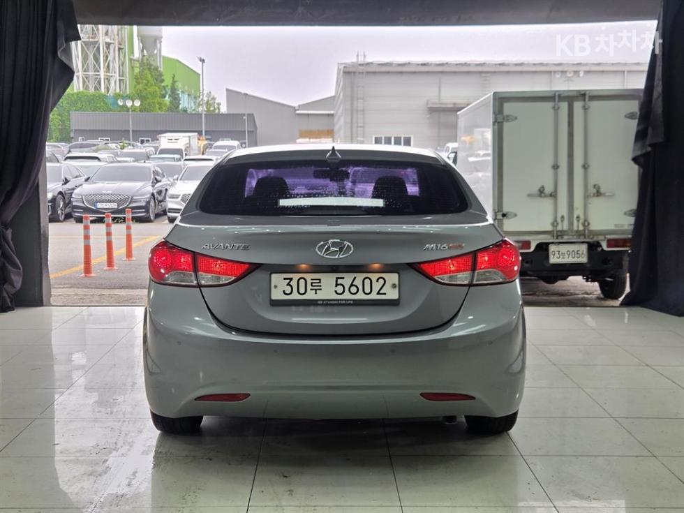 Hyundai Avante — miniaturë 4