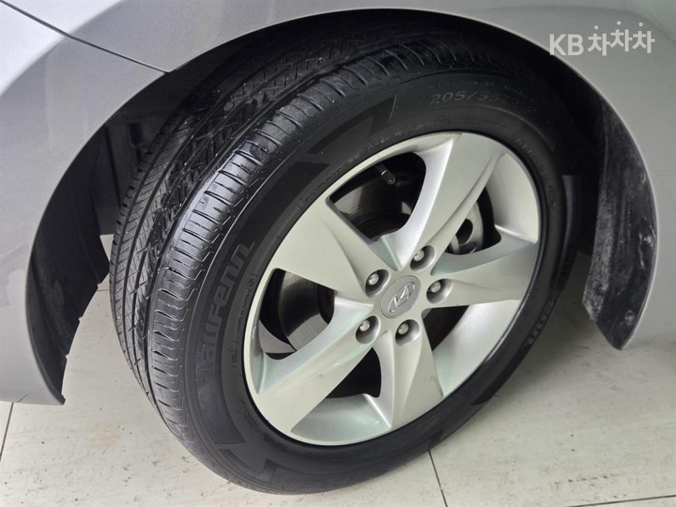 Hyundai Avante — miniaturë 5