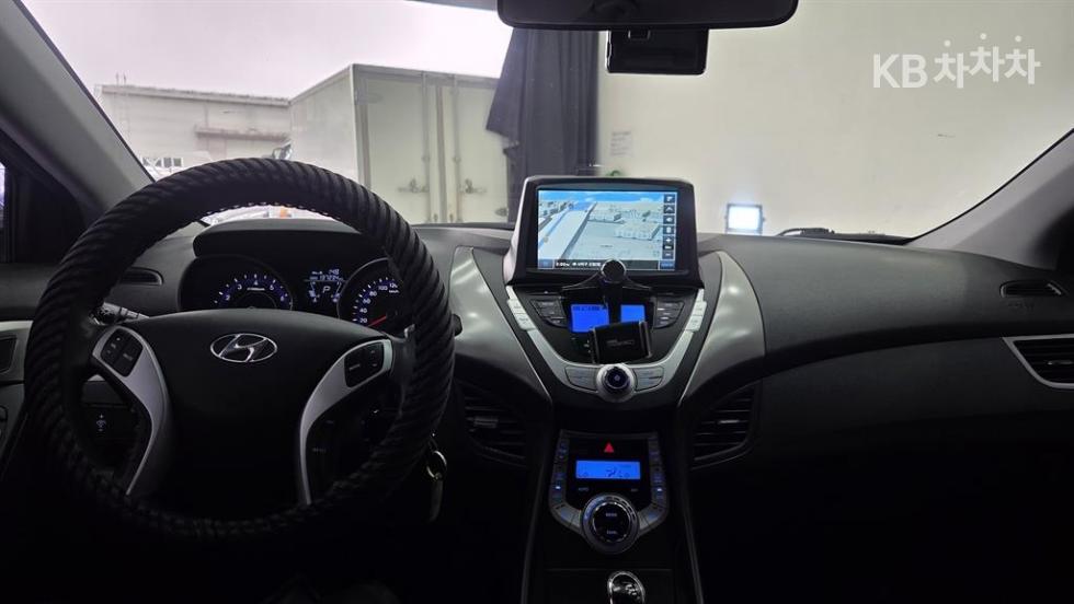 Hyundai Avante — miniaturë 7