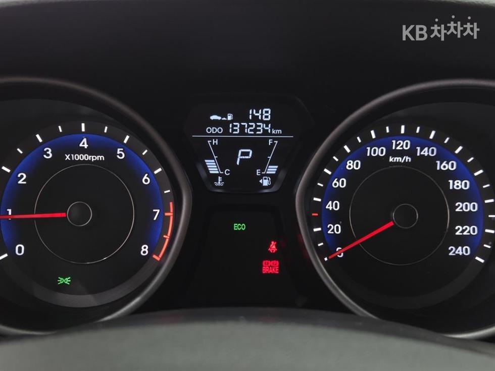 Hyundai Avante — miniaturë 8