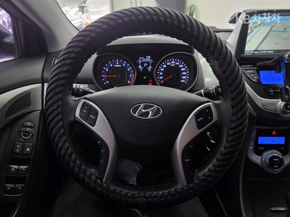 Hyundai Avante — miniaturë 9