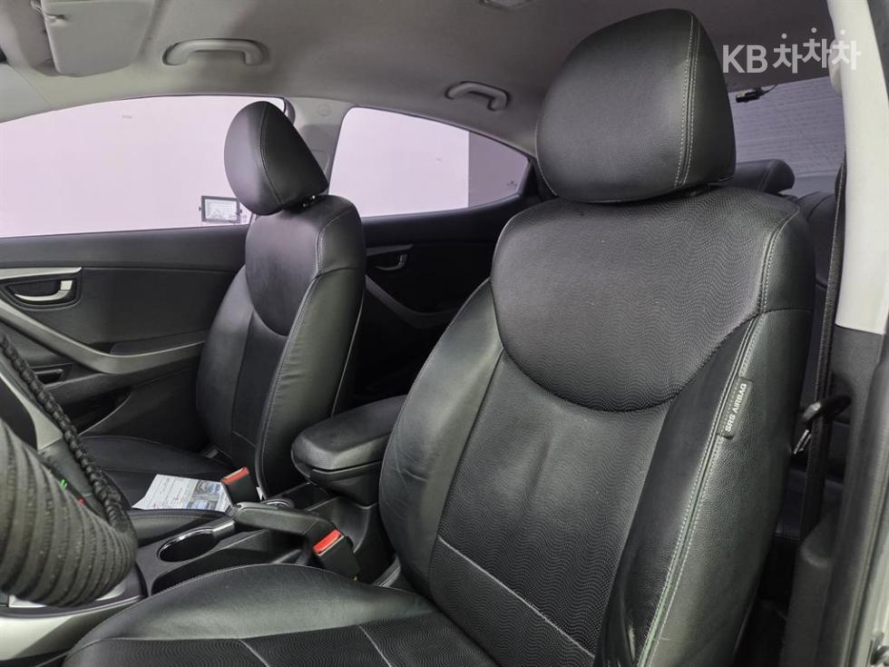Hyundai Avante — miniaturë 12