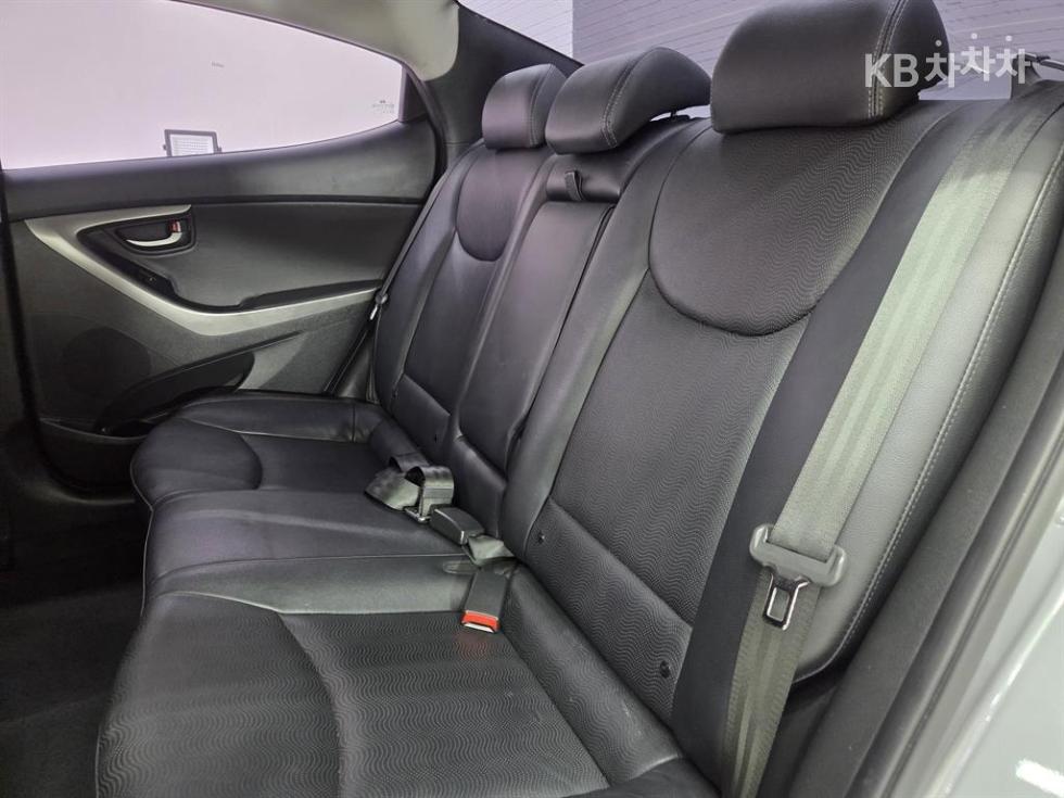 Hyundai Avante — miniaturë 13