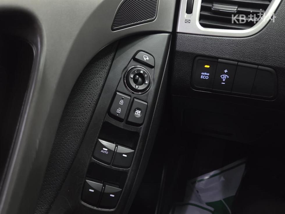 Hyundai Avante — miniaturë 15