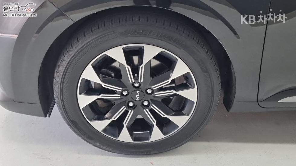 Kia Carnival — miniaturë 6