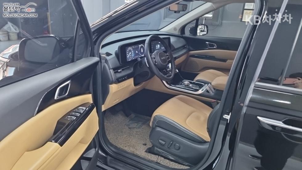 Kia Carnival — miniaturë 9