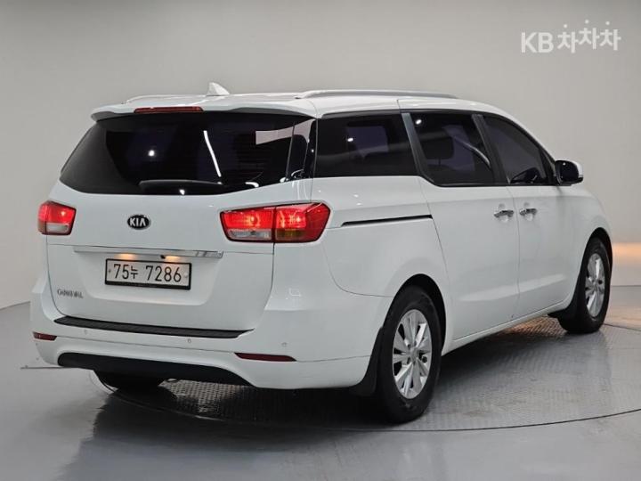 Kia Carnival — miniaturë 4