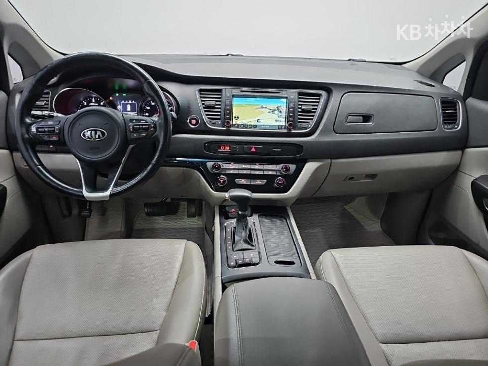 Kia Carnival — miniaturë 7