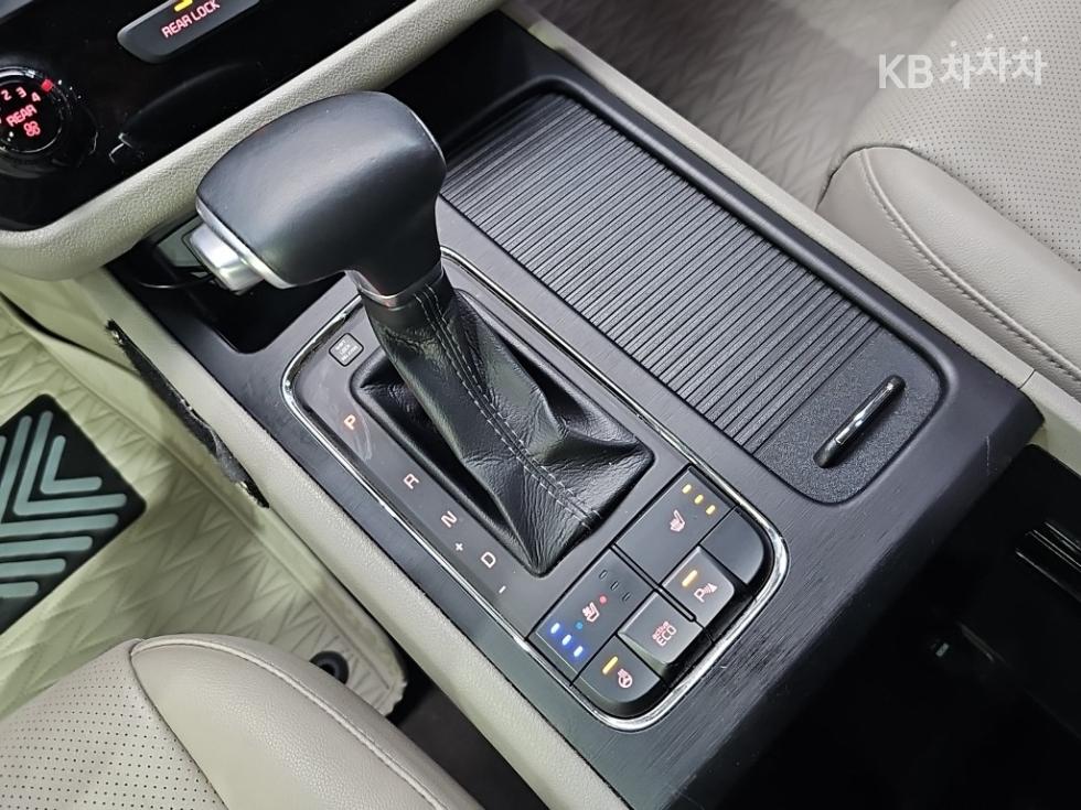 Kia Carnival — miniaturë 8