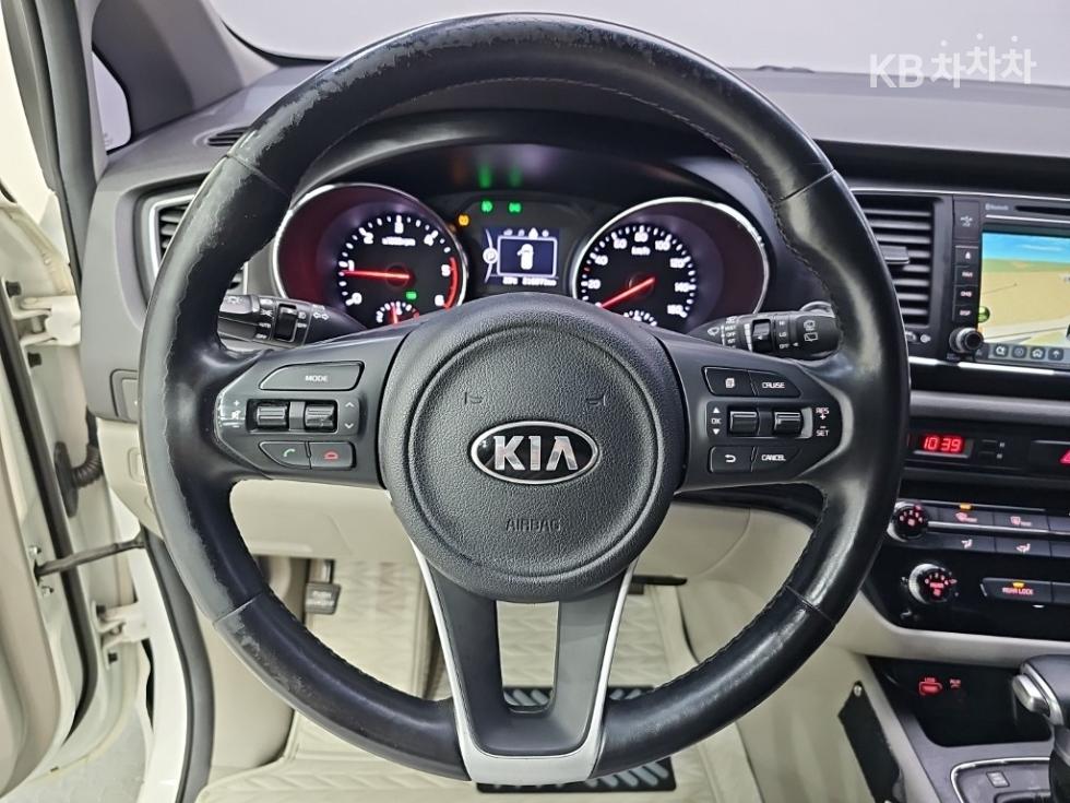 Kia Carnival — miniaturë 9