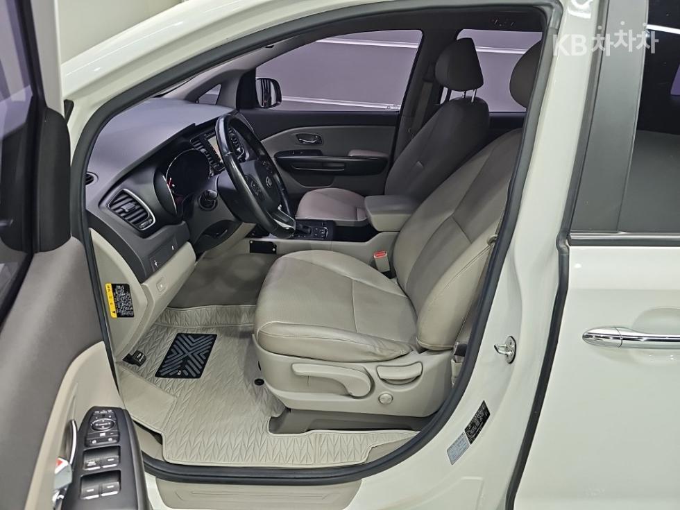 Kia Carnival — miniaturë 11