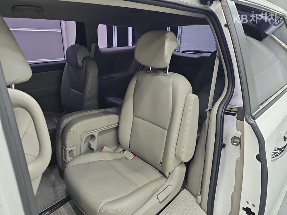 Kia Carnival — miniaturë 12