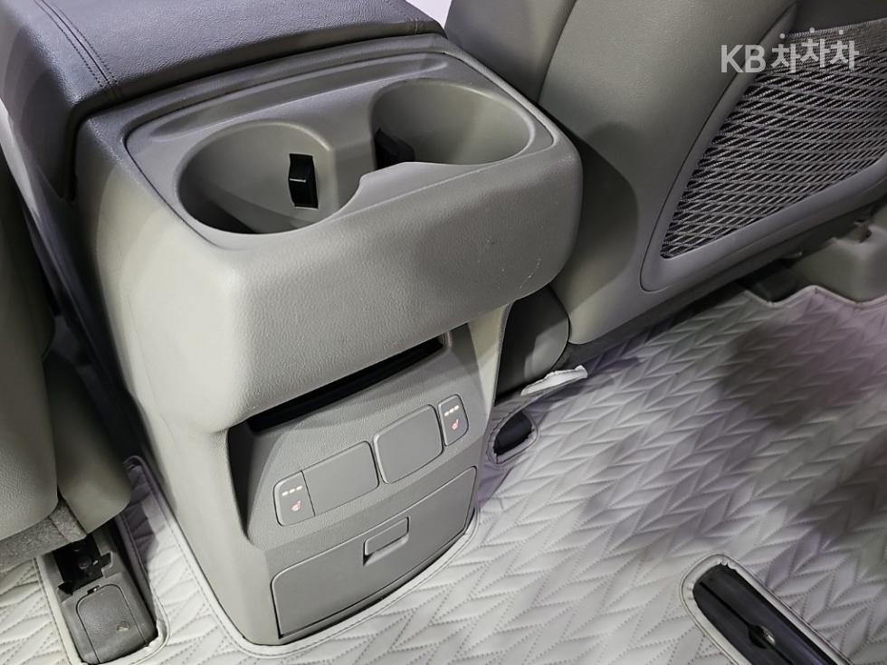 Kia Carnival — miniaturë 13