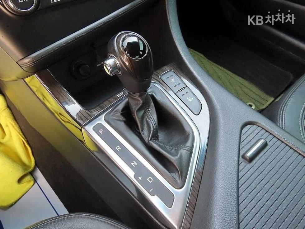 Kia K5 — miniaturë 10