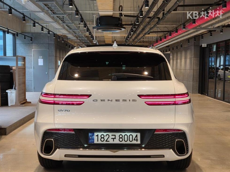 2023 Genesis GV70 photo