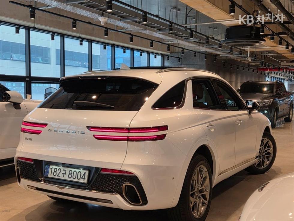 2023 Genesis GV70 photo