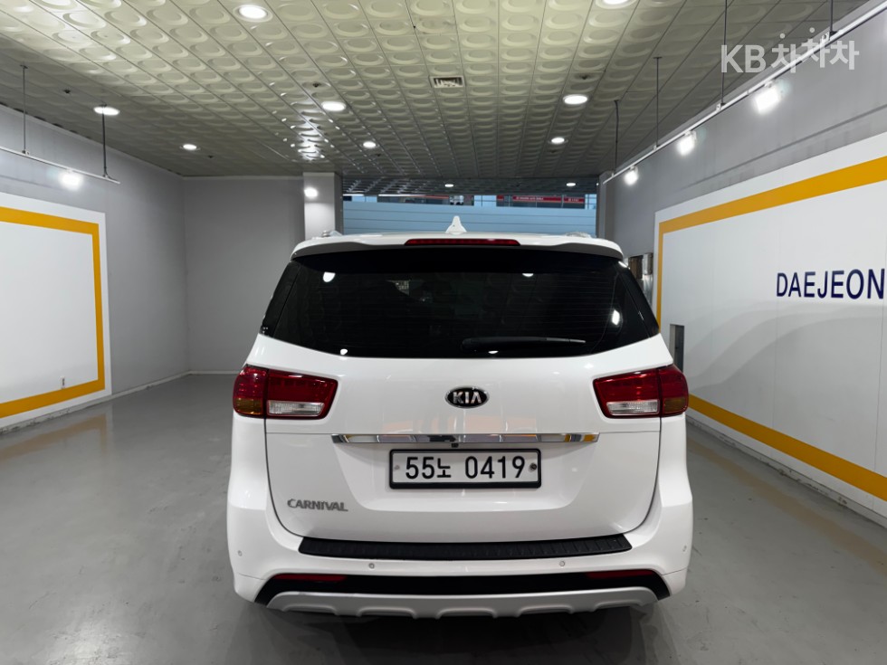 Kia Carnival — miniaturë 4