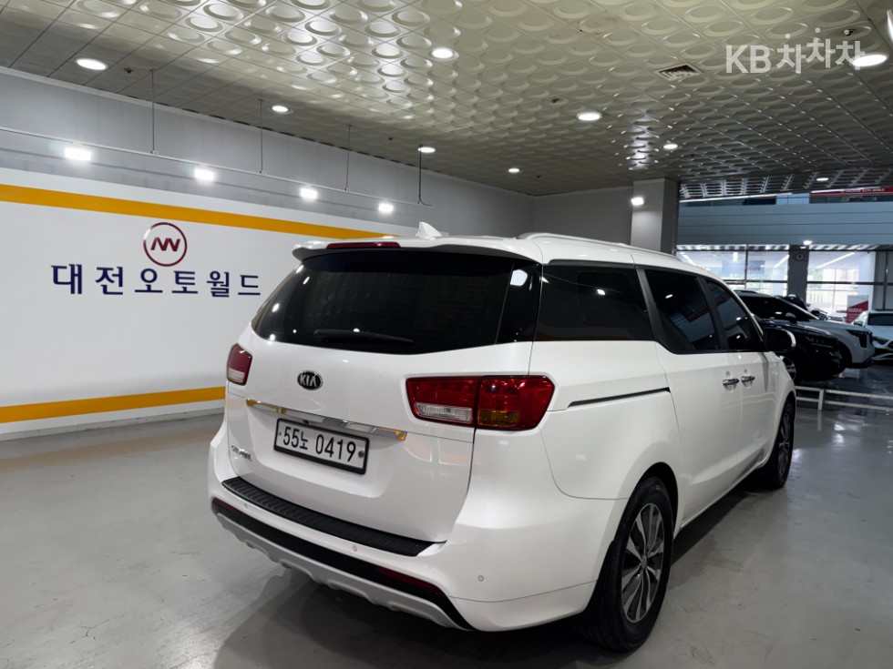 Kia Carnival — miniaturë 5