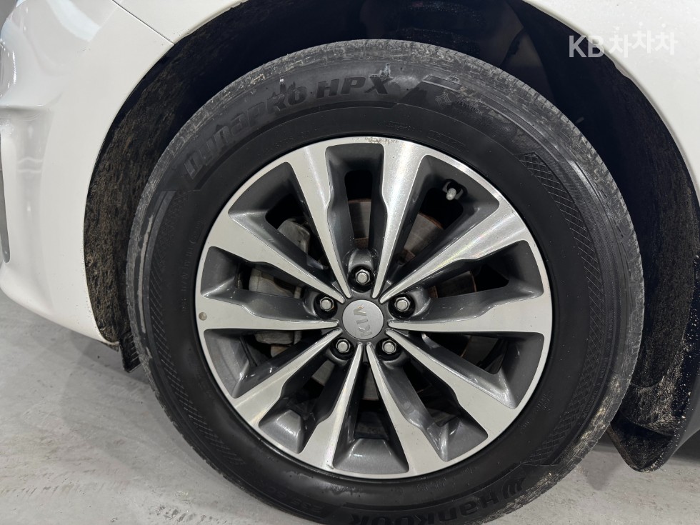 Kia Carnival — miniaturë 7