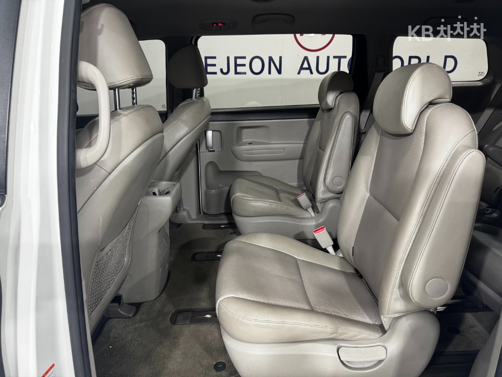 Kia Carnival — miniaturë 8