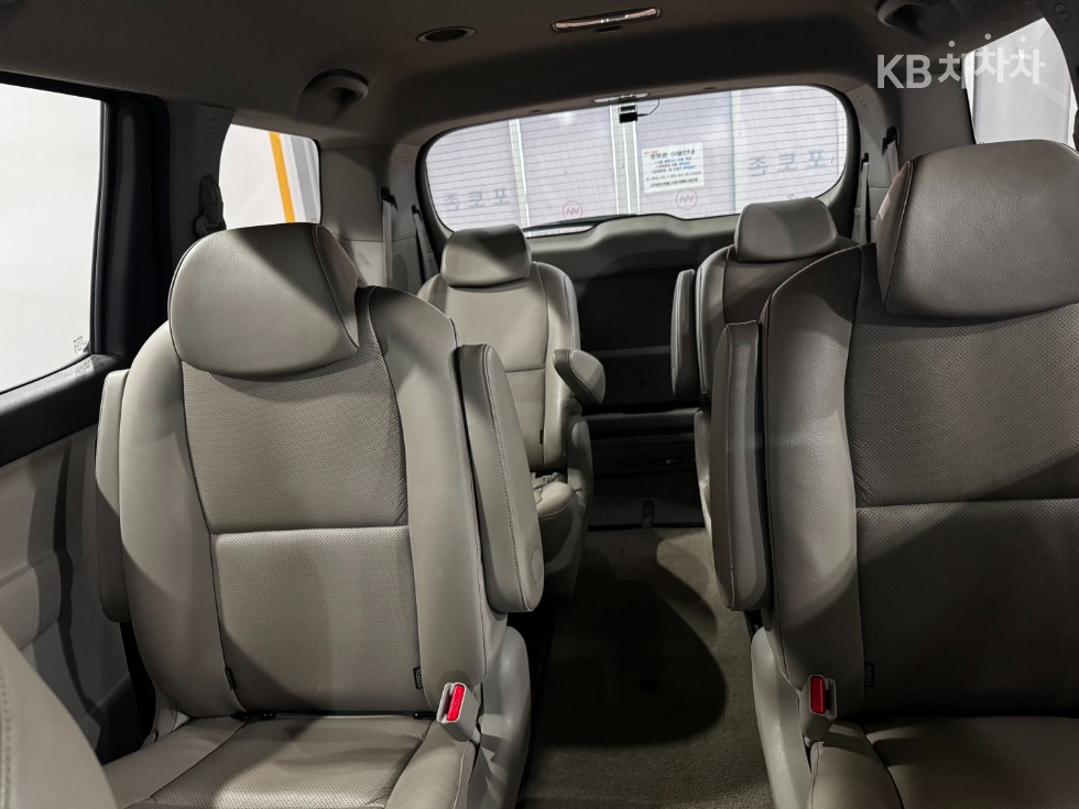 Kia Carnival — miniaturë 10