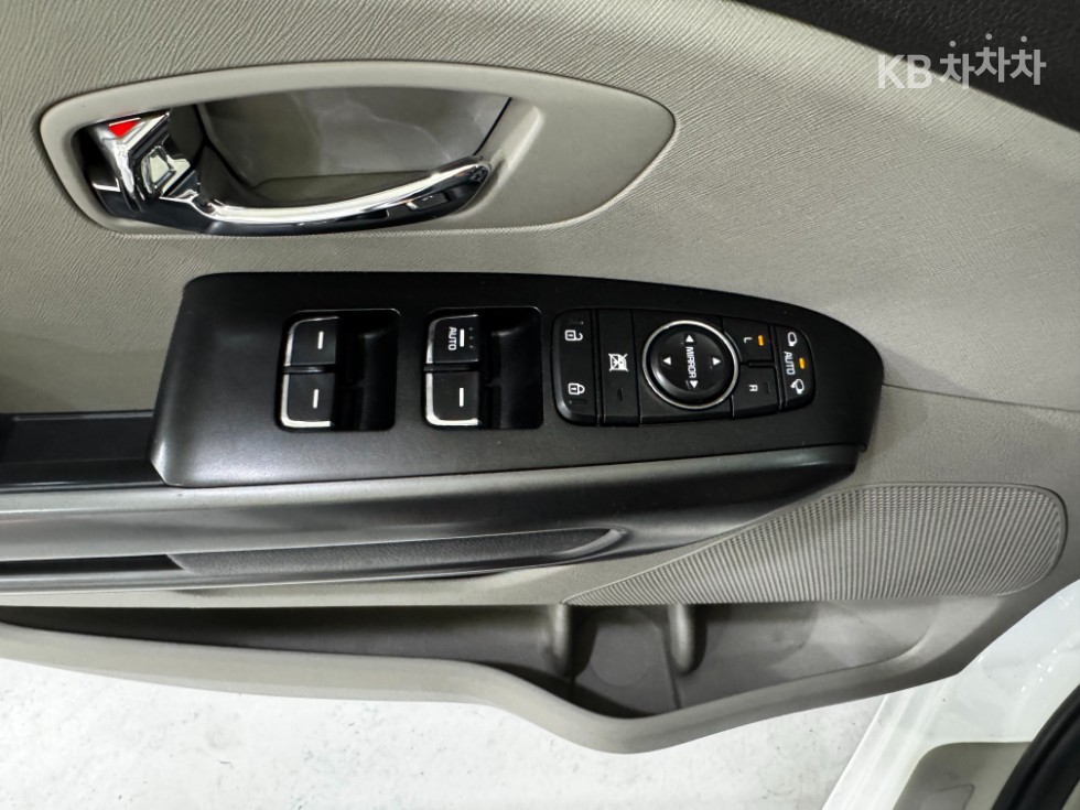 Kia Carnival — miniaturë 11
