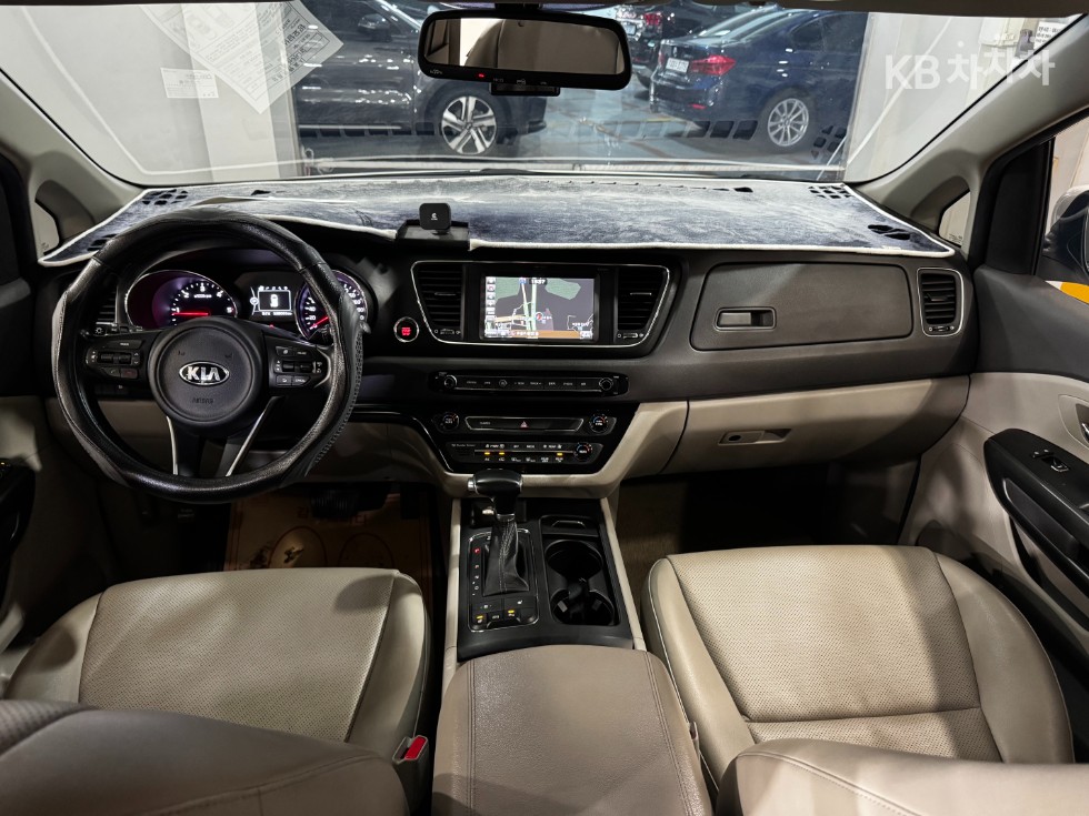 Kia Carnival — miniaturë 17