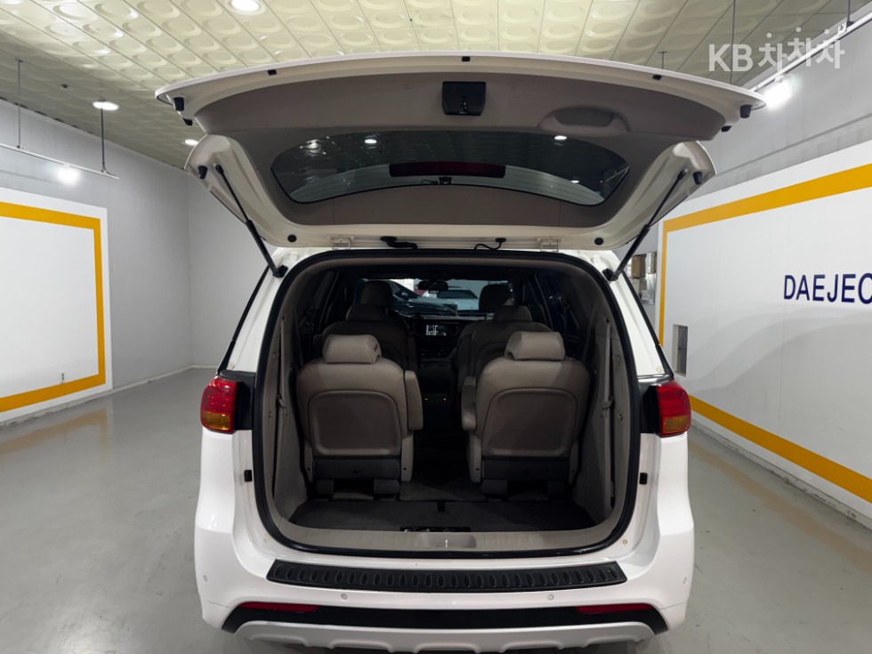 Kia Carnival — miniaturë 18
