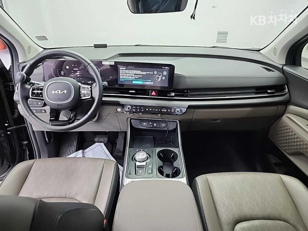 Kia Carnival — miniaturë 7