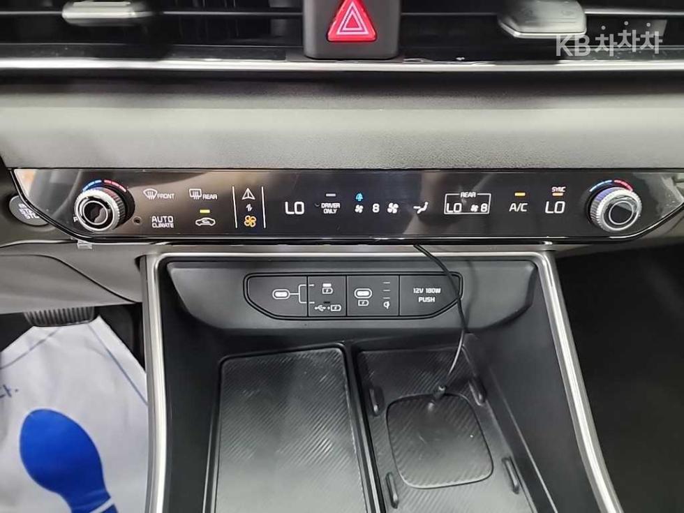 Kia Carnival — miniaturë 10