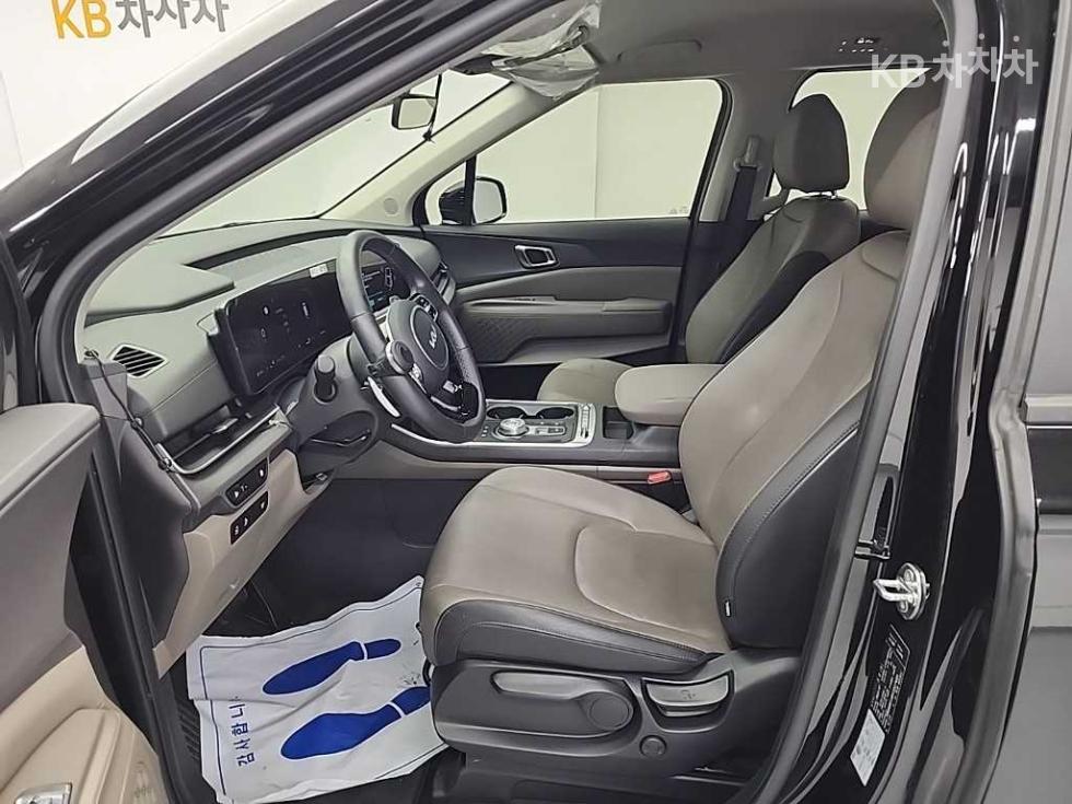 Kia Carnival — miniaturë 11