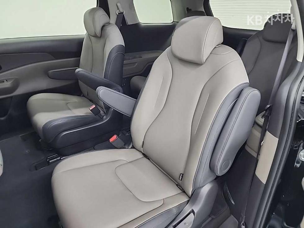 Kia Carnival — miniaturë 12