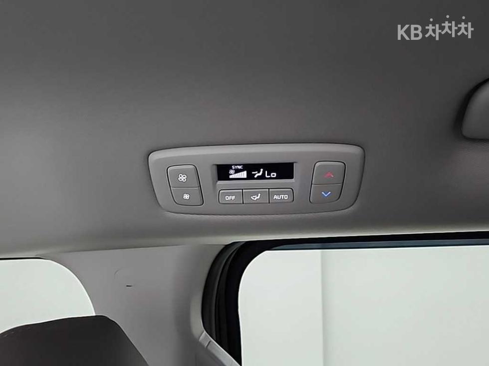 Kia Carnival — miniaturë 13
